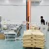High-Speed Food-grade Column Palletizer for 25kg Bags of Flour Improver, Customized dual‑lane palletizing cell with two pallet stations, PLC control automatic column palletizing machine with customized grippers, can be CE certificated